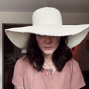 Floppy sun hat